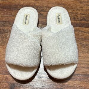 Dearfoams Cream Slippers